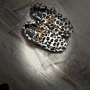 Leopard Print Lace-Up Flats - Women